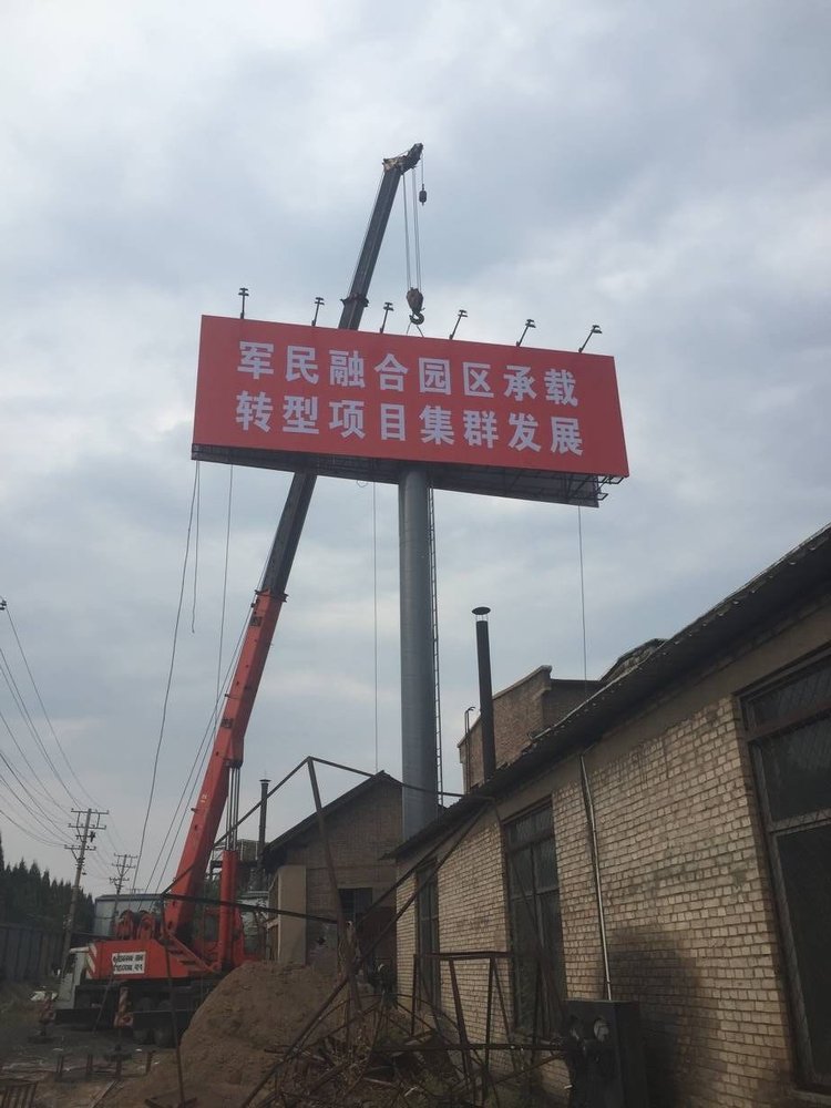 打造城市天际线 擎天柱T型牌效果图设计与单立柱广告牌安装全攻略